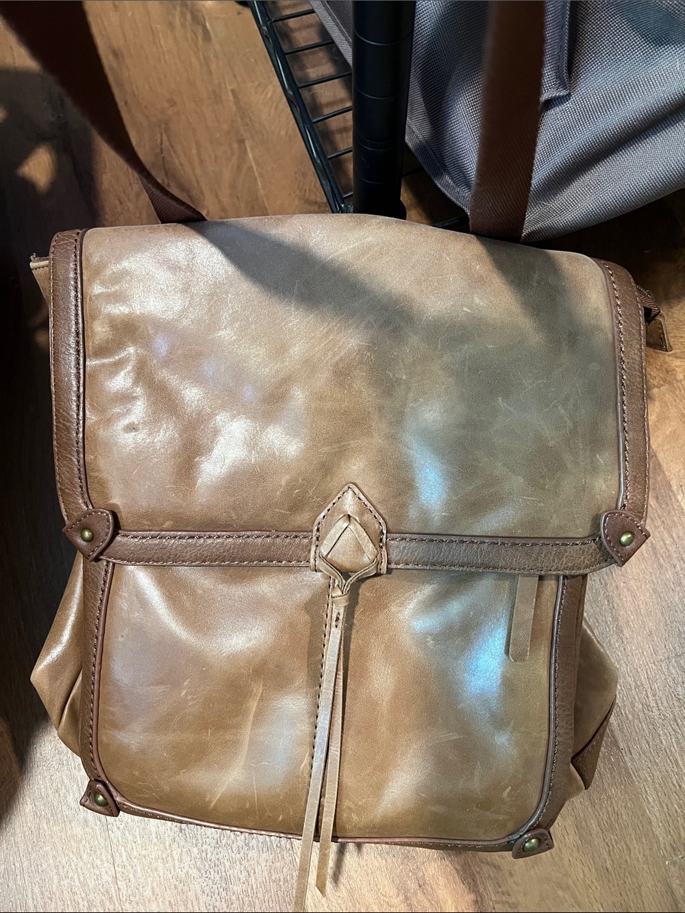 The Sac Brown Leather Backpack - Classic Casual Daypack